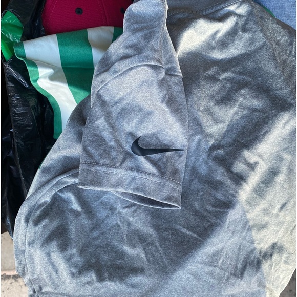 Nike kids athletic shirt size 4 - Picture 2 of 4